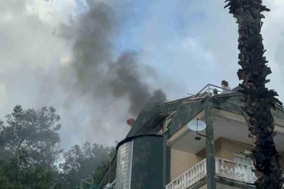 Marmaris’te çatı katı yangını: Mahsur kalan bir kişi kurtarıldı