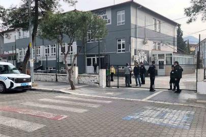 Menteşe’de okul önlerinde güvenlik duvarı