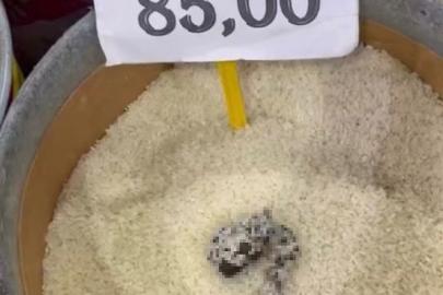 Mersin’de skandal görüntü: Pirinçten kedi dışkısı çıkan markete ceza