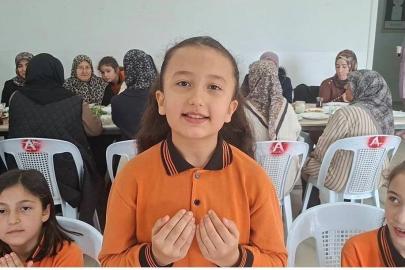 Minik Birsen’in yemek duası gönülleri fethetti