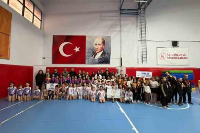 Minik cimnastikçilerden 23 Nisan için Alaşehir’de yarıştı