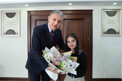 Minik Ela Naz, valilik koltuğuna oturdu