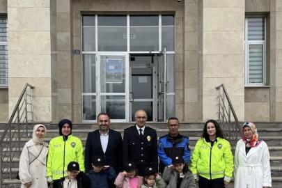 Minik öğrencilerden Beyşehir Emniyetine sürpriz