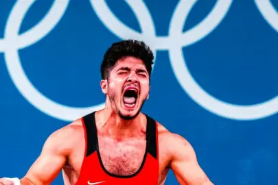 Muhammed Furkan Özbek rekor kırarak şampiyon oldu