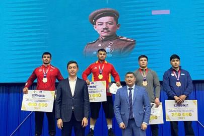 Muhittin Emre Helvacı’dan gümüş madalya