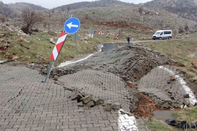 Nemrut Dağı yolunda heyelan meydana geldi