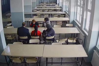 Öğrencisini Heimlich manevrasıyla kurtardı