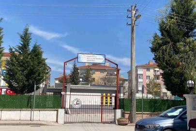 Okul çevresindeki ‘şüpheli’ ekipleri harekete geçirdi