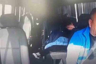 Okul servisi ile kamyonet kafa kafaya çarpıştı: Emniyet kemeri takılı olmayan öğrenci koridora uçtu