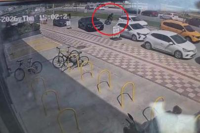 Önünde yavaşlayan araçlara çarpmamak için kaza yaptı