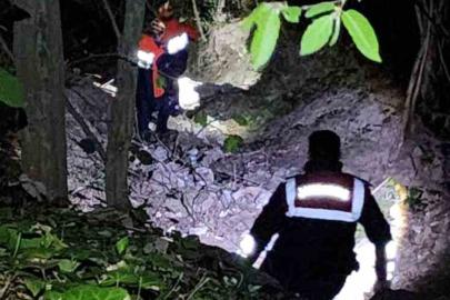 Ormanda yollarını kaybettiler, ekipler kurtardı