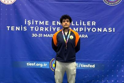 Osmangazi’nin şampiyon raketlerinden büyük başarı