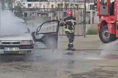 Osmaniye’de park halindeki otomobil alev alev yandı