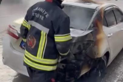 Osmaniye’de yanan otomobile ilk müdahaleyi trafik polisi yaptı
