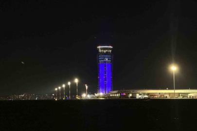 Otizm Farkındalık Günü’nde Sabiha Gökçen Havalimanı kulesi maviye büründü