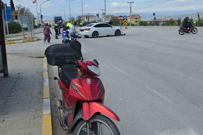 Otomobil ile motosiklet çarpıştı: 1 yaralı