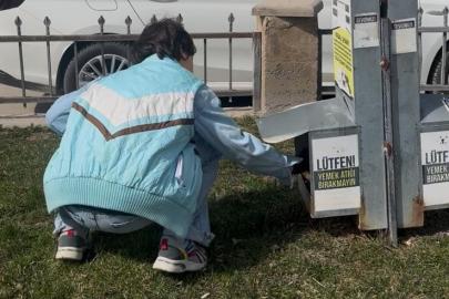 Özel öğrencilerden sokak hayvanlarına mama desteği