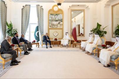 Pakistan Başbakanı Şerif ile Katar Emiri Al-Thani bölgesel durumu görüştü