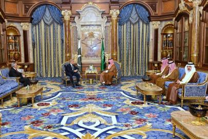 Pakistan Başbakanı Şerif, Suudi Arabistan Veliaht Prensi Selman ile görüştü