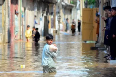 Pakistan'da şiddetli yağışların yol açtığı afet ve kazalarda 6 kişi hayatını kaybetti