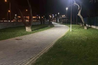 Parkta bıçaklı kavga: 3 kişi yaralandı