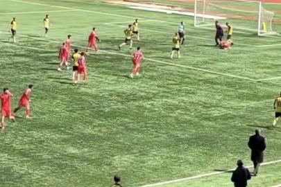 Penaltı golü sonrası çıkan arbedede futbolcunun elmacık kemiği kırıldı