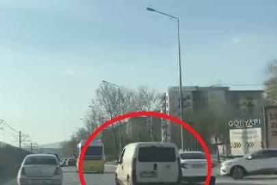 Peş peşe makas attı, trafiği tehlikeye düşürdü