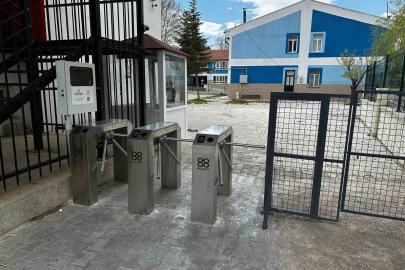Pilot okulda uygulanan turnike sistemiyle şiddet ve devamsızlık tarihe karıştı