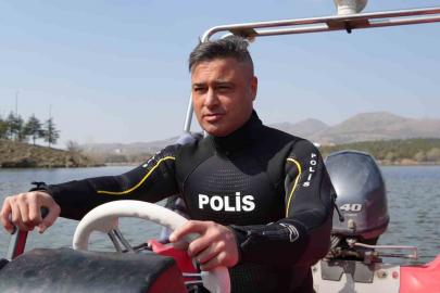 Polis ve futbol hakemi olan Seyfettin Ünal, 20 yılı aşkındır iki mesleği bir arada yapıyor