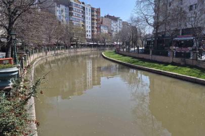 Porsuk Çayı kahverengine büründü