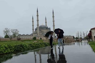 Sağanak yağış  başladı, kentte bereket vurgusu