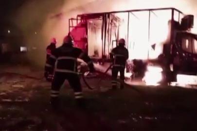 Sağlık ocağı ve kanser tarama aracı yandı