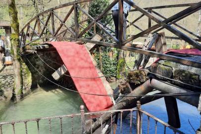 Sakarya’da dere üzerindeki asma köprü çöktü: 2 hafif yaralı