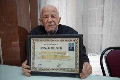 Sakarya’nın 100 yaşındaki dönercisi 84 yıldır mesleğini sürdürüyor