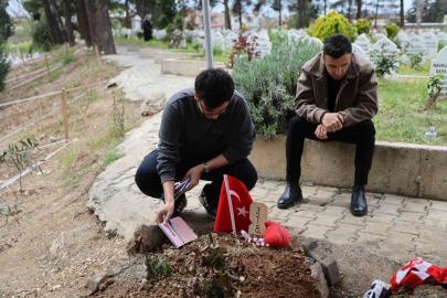 Saldırıda ölen çocukların mezarına duygulandıran not bırakıldı