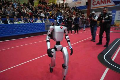 Samsun’da genç kaşifler robotlarıyla sahnede