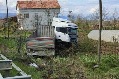 Samsun’da tır tarlaya uçtu: 1 yaralı