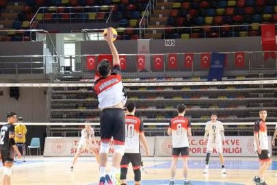 Şanlıurfa Büyükşehir Belediyesi genç erkekler voleybol takımından filede ikinci galibiyet