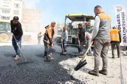 Şanlıurfa’da 25 metrelik yol projesinde asfalt çalışmaları başladı