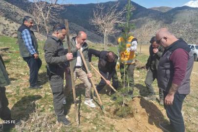 Sason’da şehitler anısına fidanlar toprakla buluşturuldu