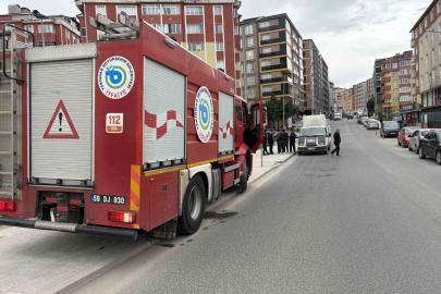 Seyir halindeki kamyonetten dumanlar yükseldi