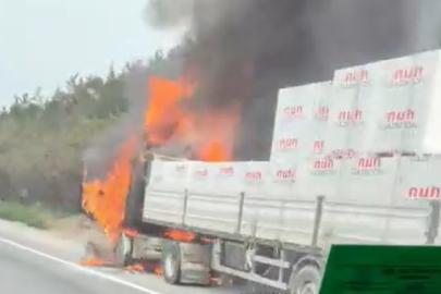 Seyir halindeki tır alevlere teslim oldu