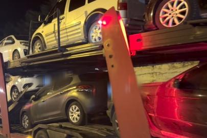 Sıfır araçların taban kısmında un çuvallarına zulalanmış şekilde uyuşturucu ele geçirildi