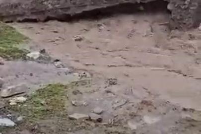 Siirt’te faciadan dönüldü: Sel suları bir evi yuttu