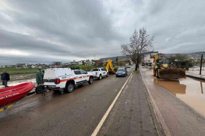 Siirt’te gece yağışı sele dönüştü, ev ve iş yerlerini su bastı