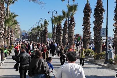 Silivri’de güneşli havayı fırsat bilenler sahile akın etti