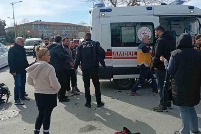 Silivri’de ışık ihlali yapan otomobil sürücüsü, motosikletle çarpıştı