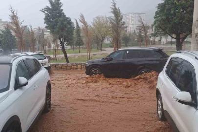 Silvan’ı sel vurdu