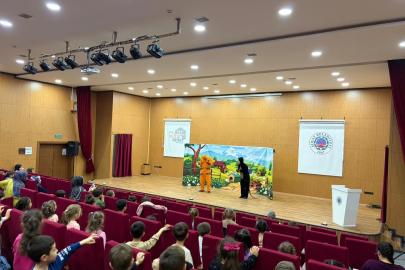 Simav’da 4-6 yaş Kur’an kursu öğrencileri tiyatroyla buluştu