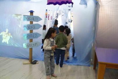 Sınıfını okyanusa çevirdi